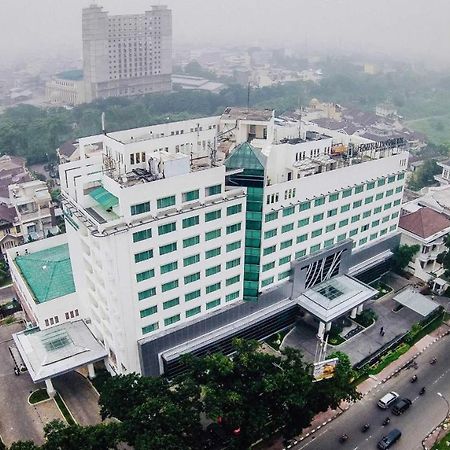 Emerald Garden International Hotel Medan Esterno foto