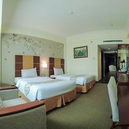 Emerald Garden International Hotel Medan Esterno foto