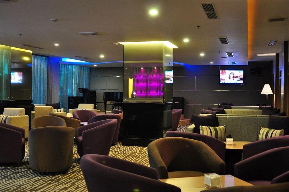 Emerald Garden International Hotel Medan Esterno foto