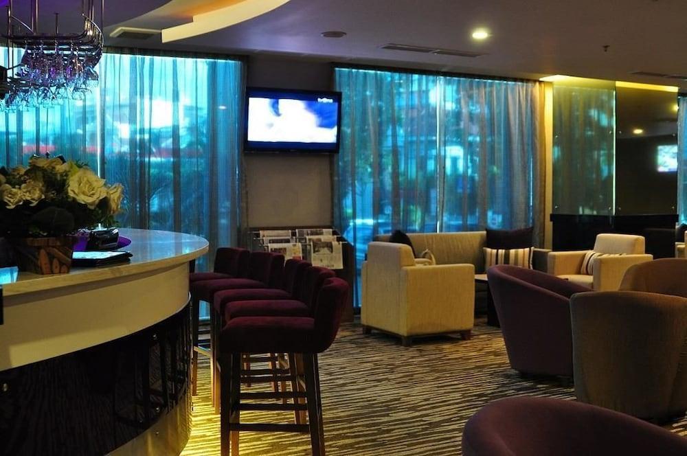 Emerald Garden International Hotel Medan Esterno foto