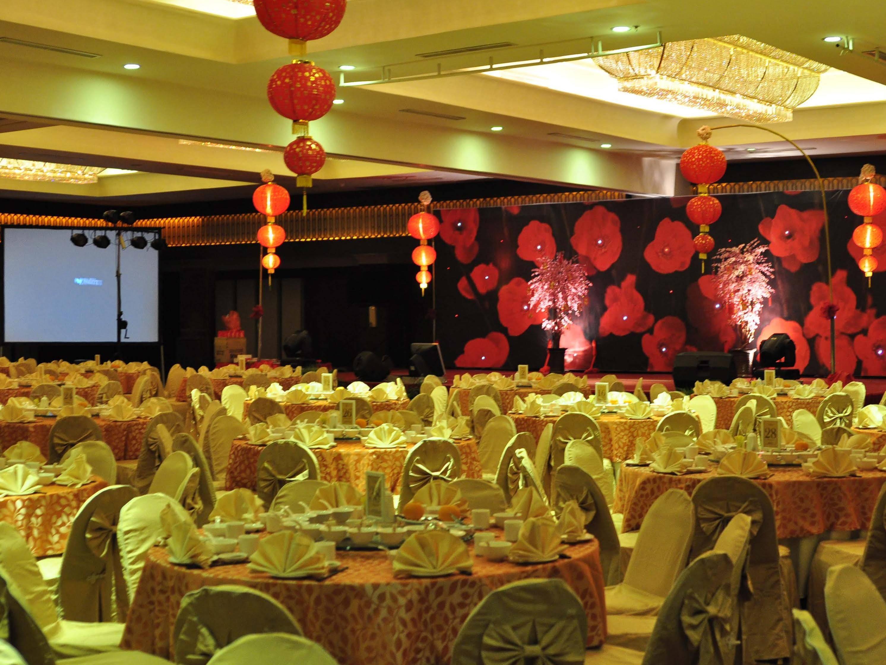 Emerald Garden International Hotel Medan Esterno foto
