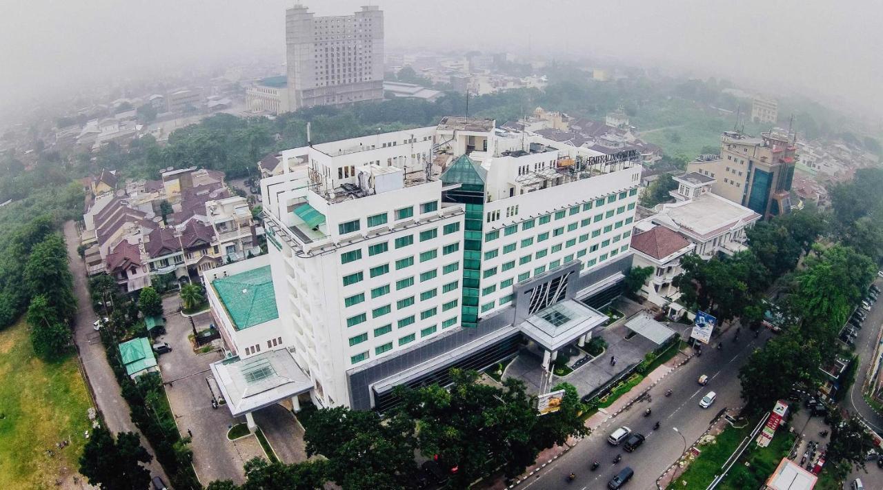 Emerald Garden International Hotel Medan Esterno foto