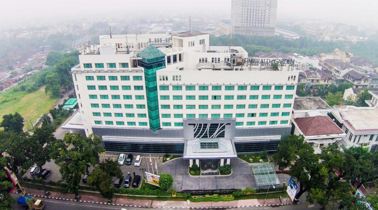 Emerald Garden International Hotel Medan Esterno foto
