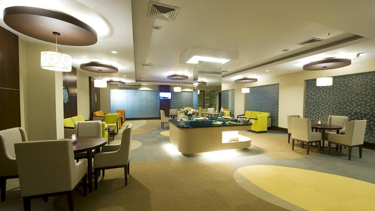 Emerald Garden International Hotel Medan Esterno foto