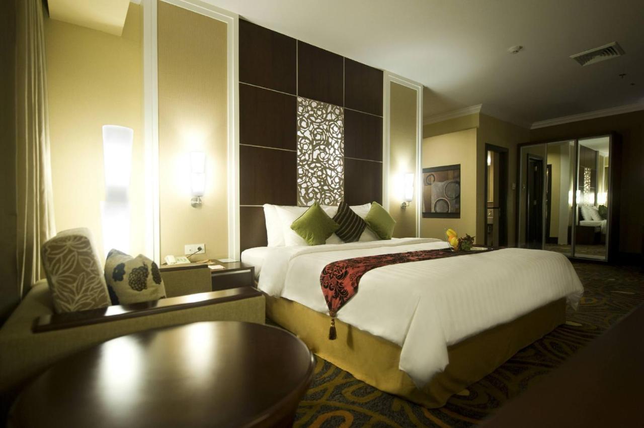 Emerald Garden International Hotel Medan Esterno foto