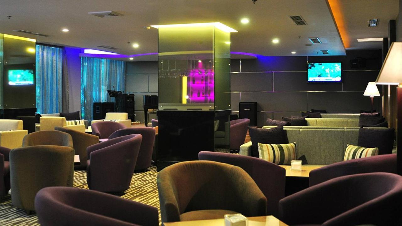 Emerald Garden International Hotel Medan Esterno foto