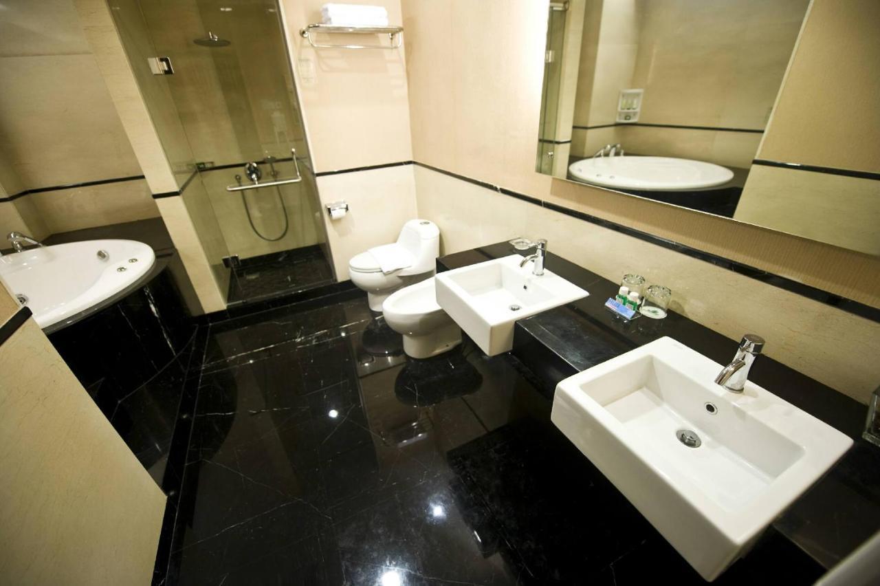 Emerald Garden International Hotel Medan Esterno foto