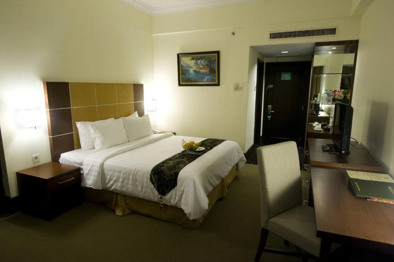 Emerald Garden International Hotel Medan Esterno foto