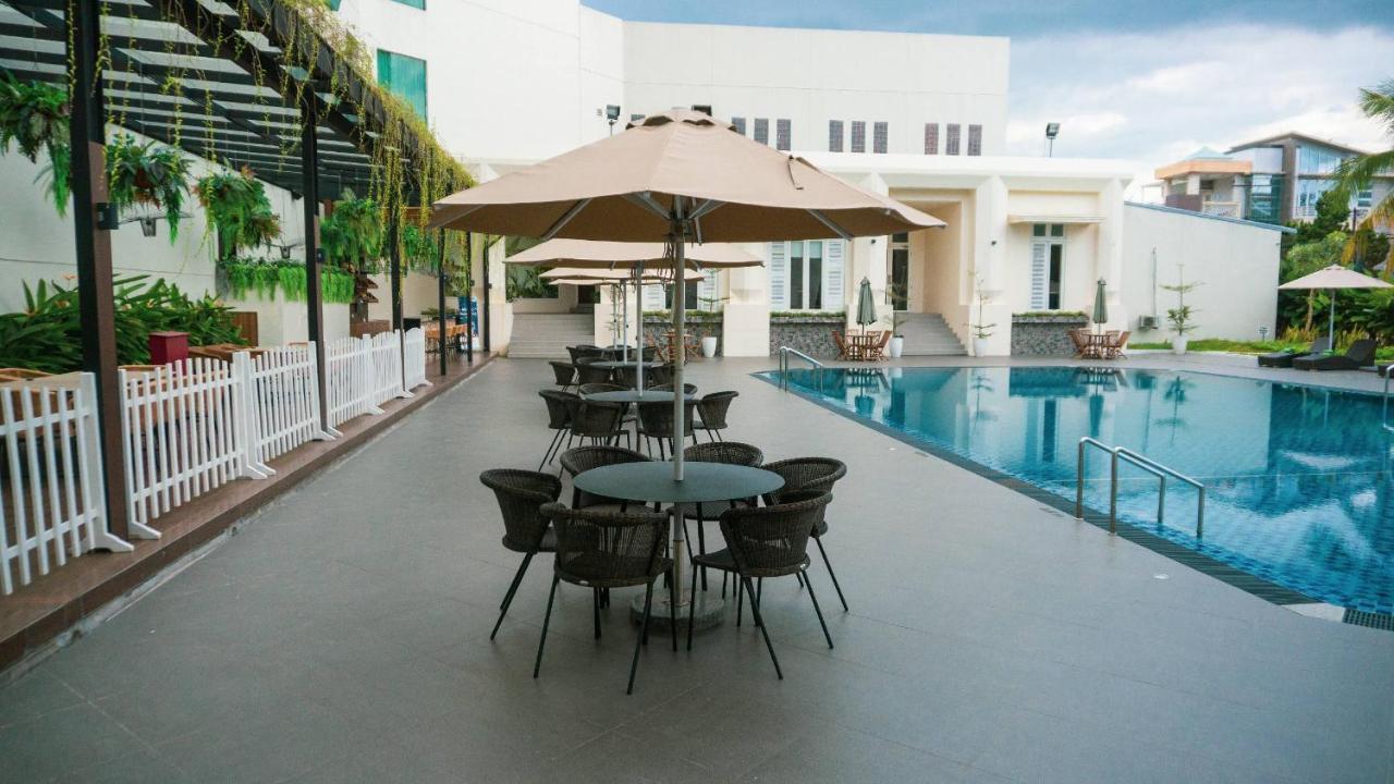 Emerald Garden International Hotel Medan Esterno foto