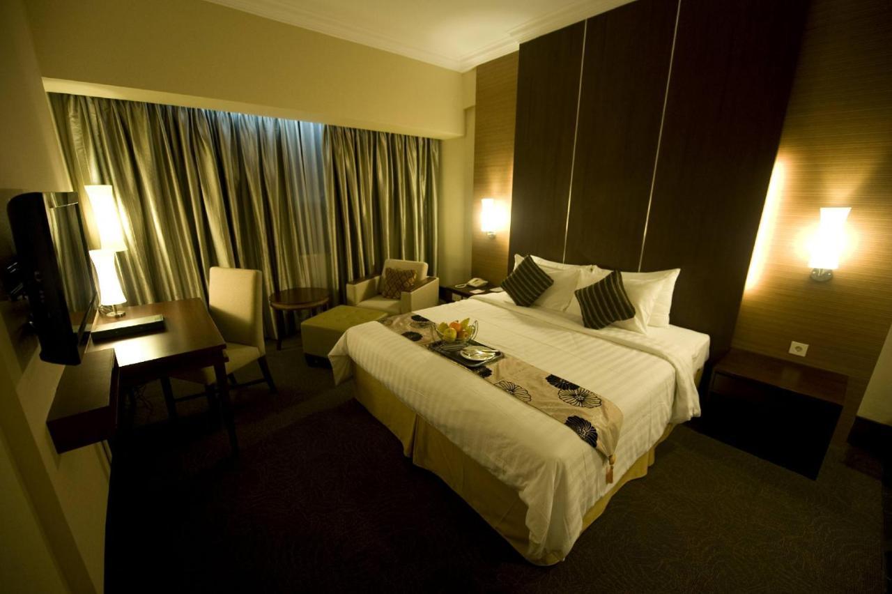 Emerald Garden International Hotel Medan Esterno foto