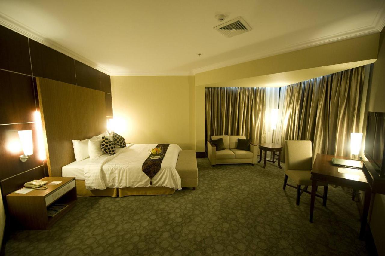 Emerald Garden International Hotel Medan Esterno foto