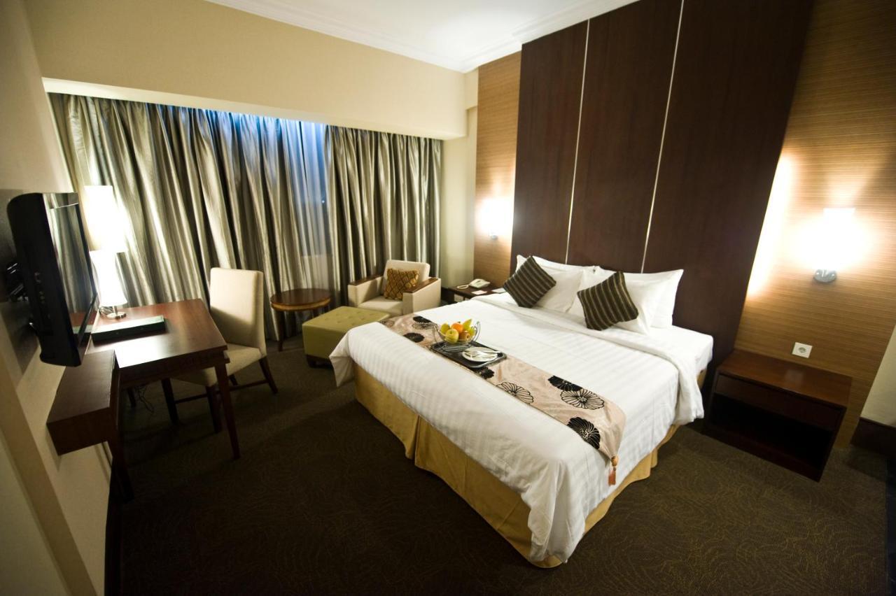 Emerald Garden International Hotel Medan Esterno foto