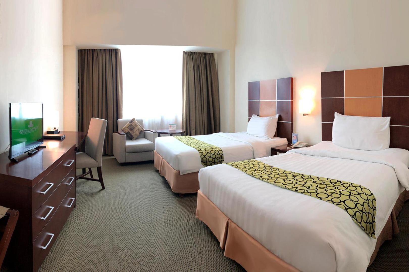 Emerald Garden International Hotel Medan Esterno foto