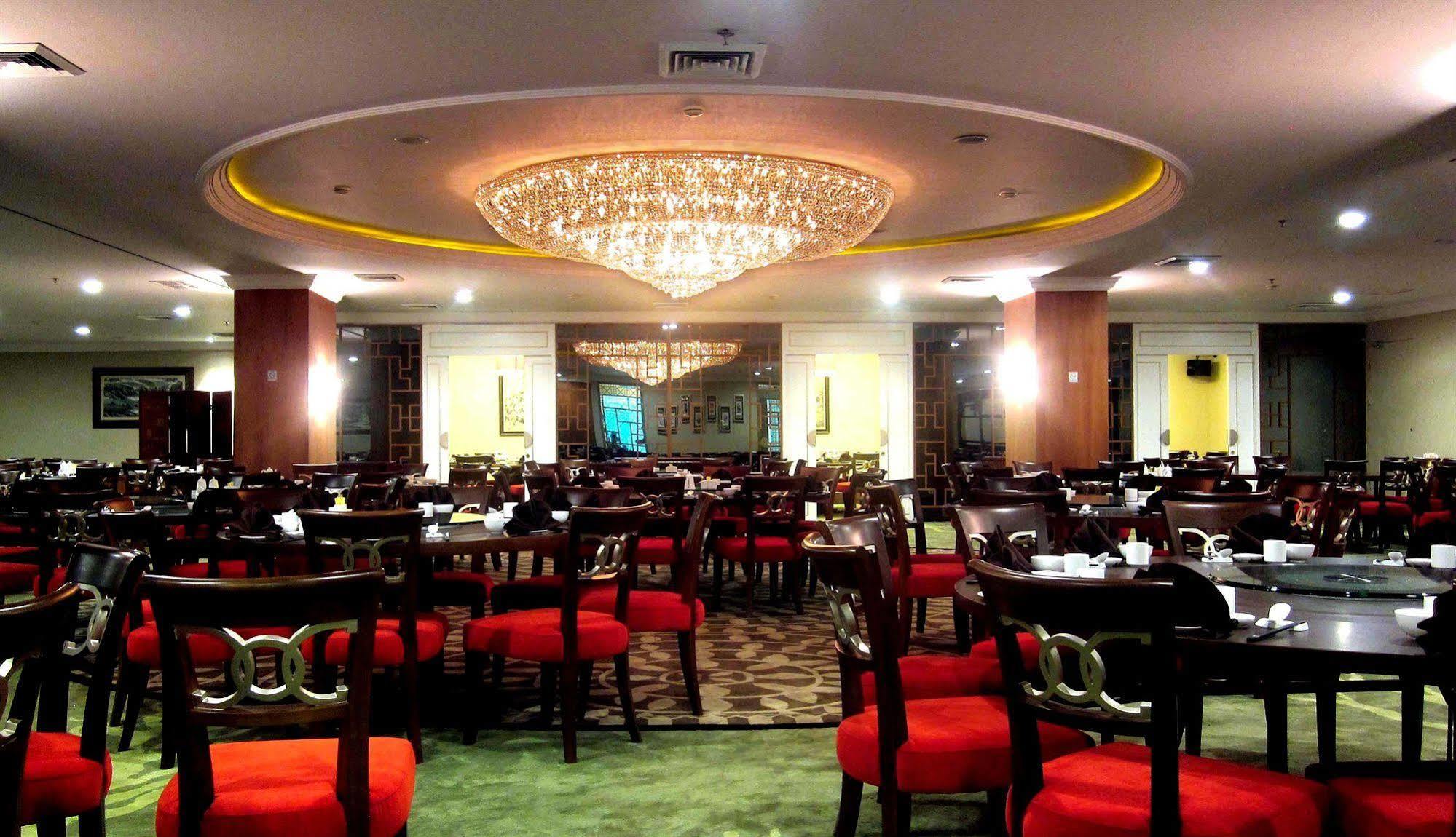 Emerald Garden International Hotel Medan Esterno foto