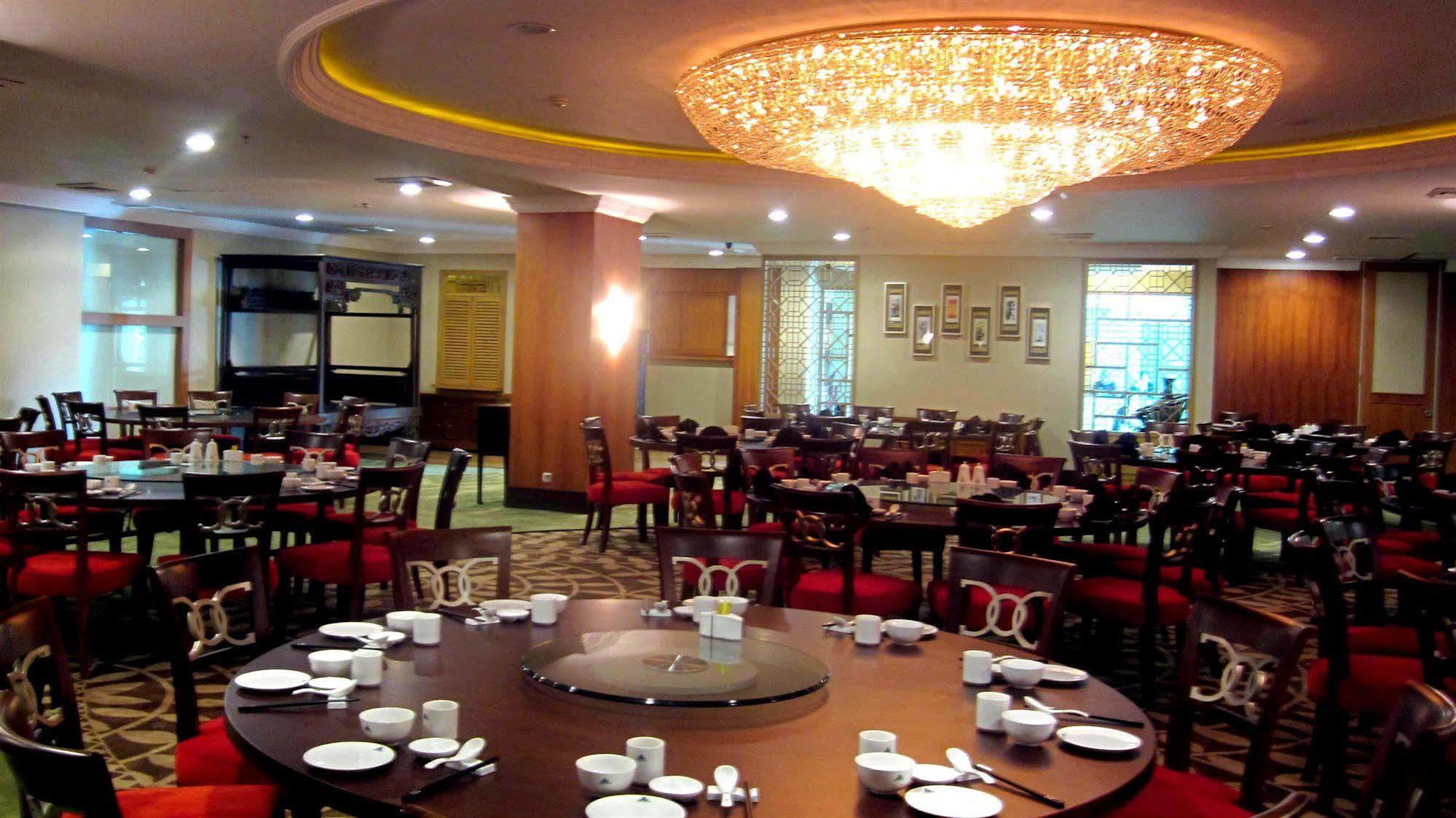 Emerald Garden International Hotel Medan Esterno foto
