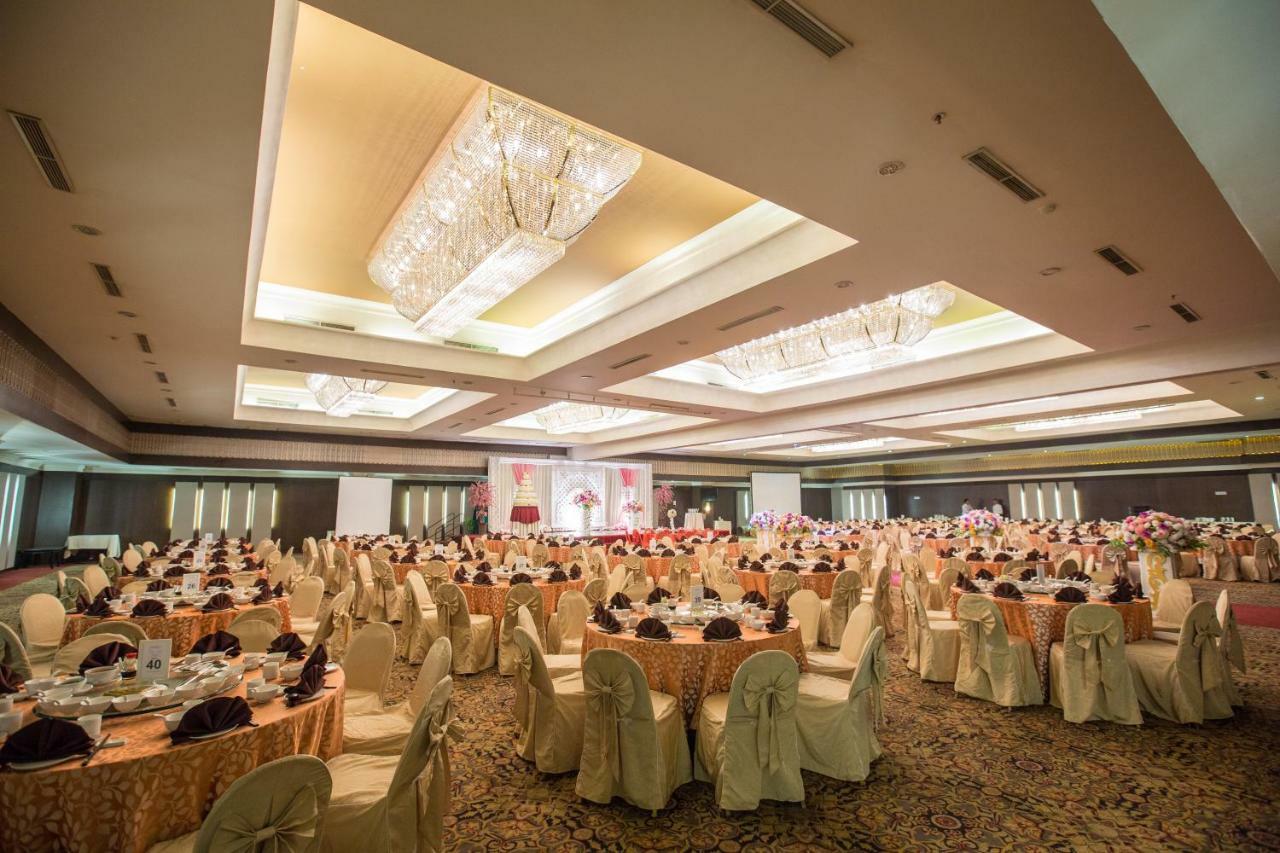 Emerald Garden International Hotel Medan Esterno foto